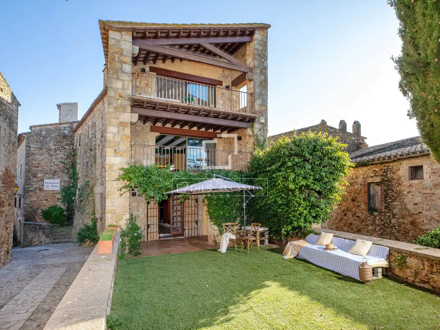 Country house with garden for sale in Poble