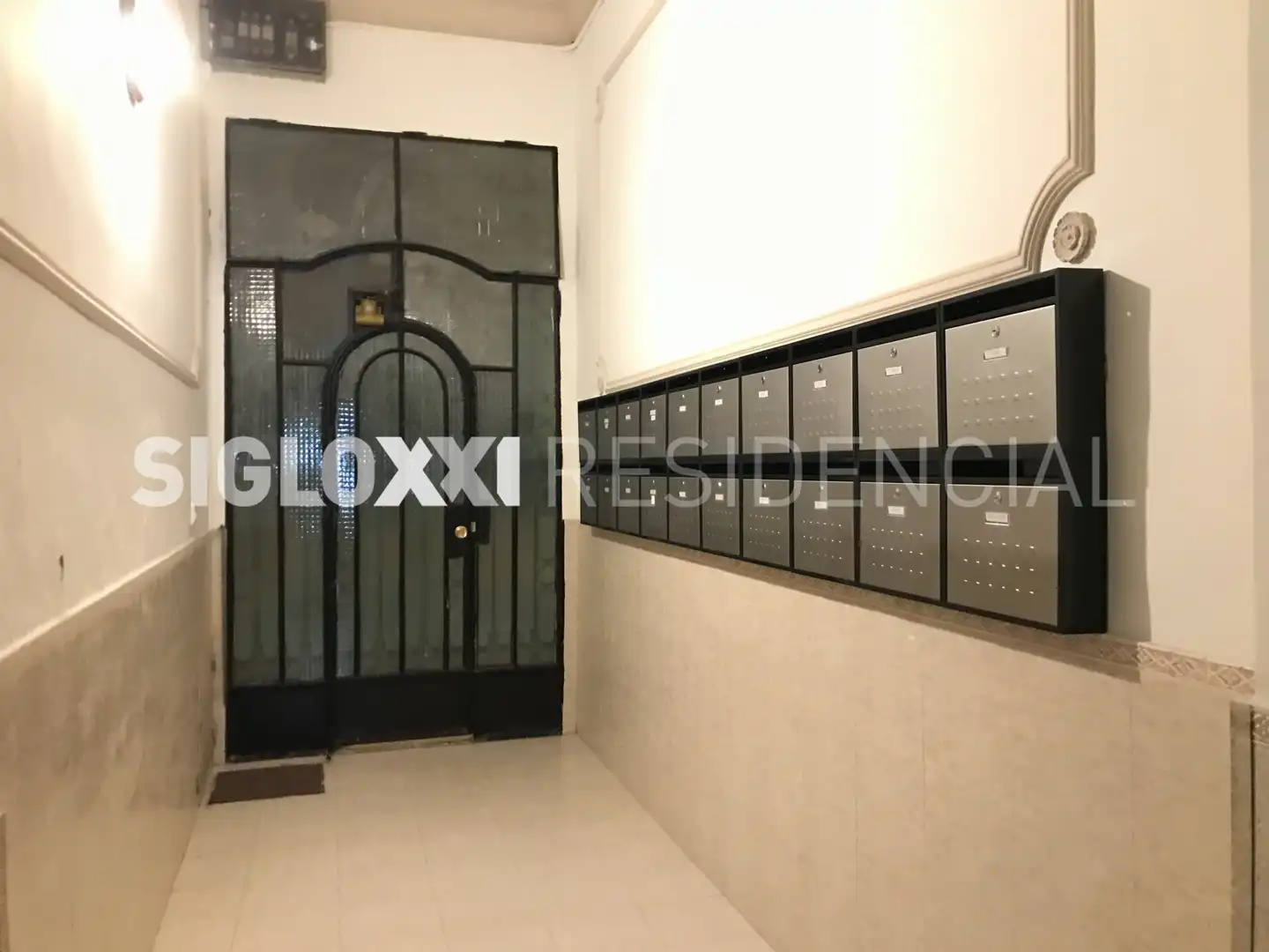 Commercial properties for sale in Barcelona  with Furnished