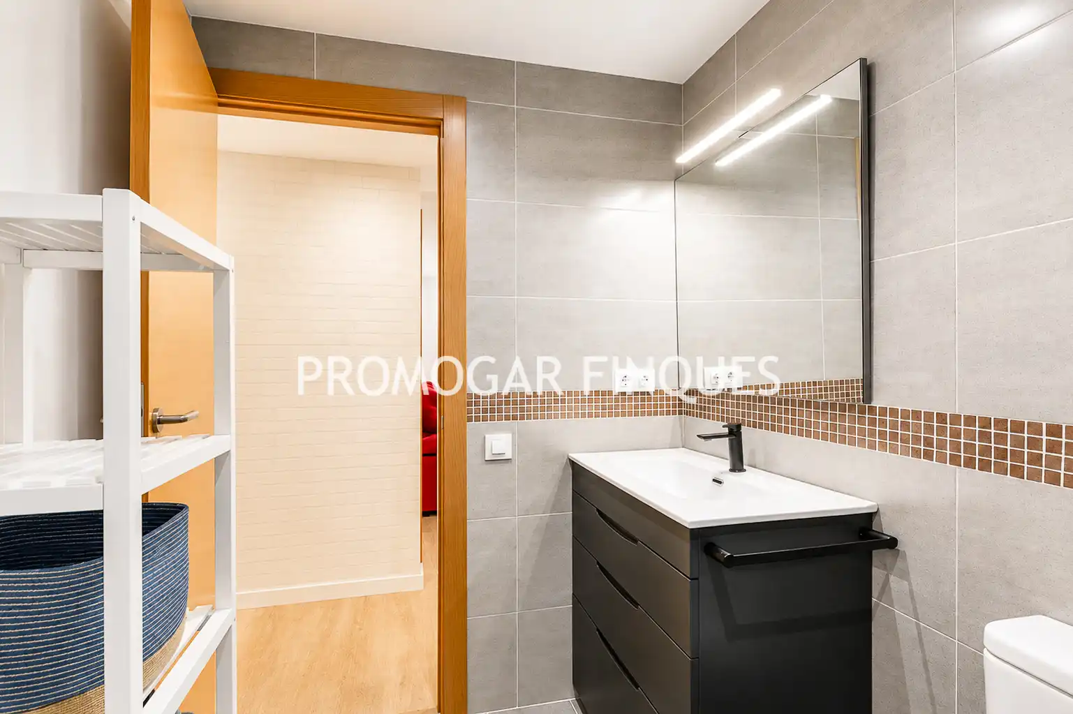 Bathroom of Flat for sale in Ripollet  with Parquet flooring, Terrace and Oven