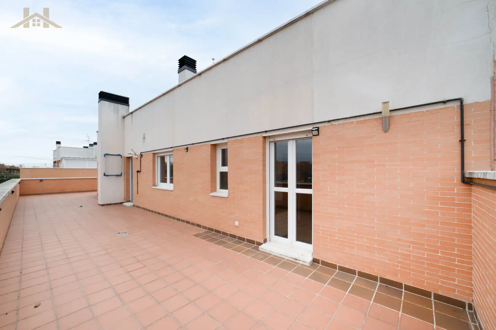 Vista exterior de Ático en venta en Arroyomolinos (Madrid) con Calefacción, Terraza y Trastero
