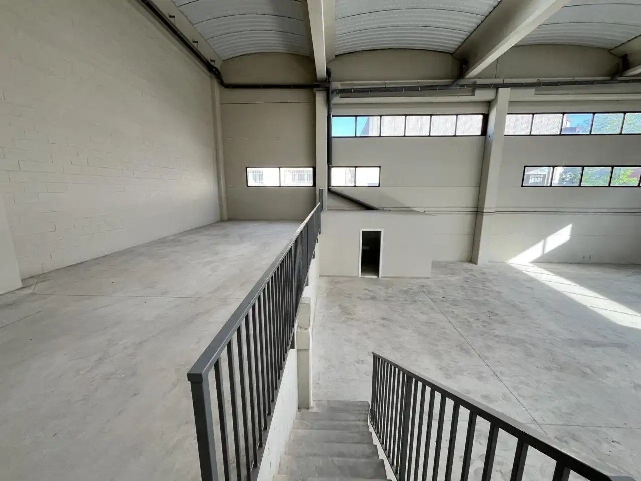 Nau industrial de lloguer en Cerdanyola del Vallès amb Alarma