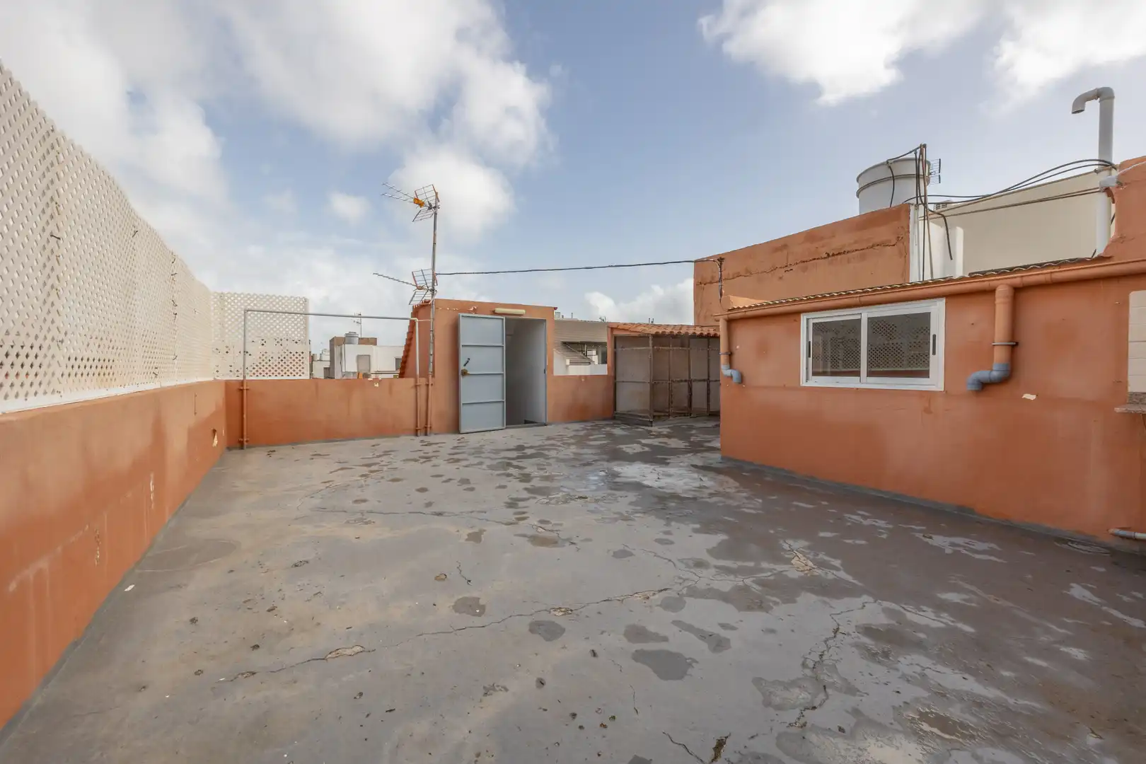 Vista exterior de Piso en venta en Telde