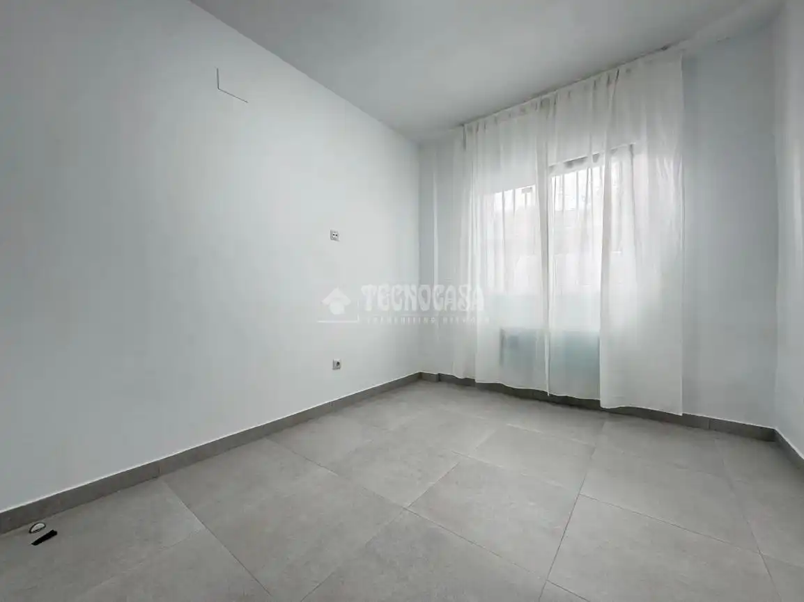 Bedroom of Flat for sale in Madrid  with Air Conditioner and Heating