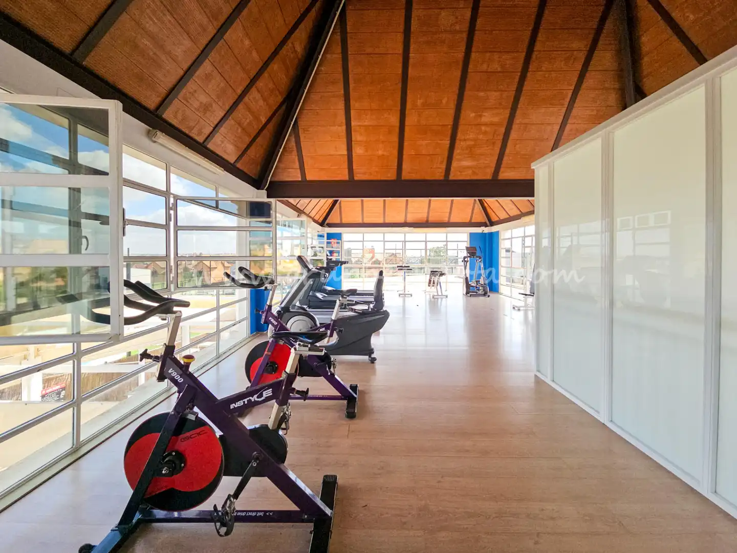 Detached homes for sale in Espartinas  with Air Conditioner, Heating and Oven