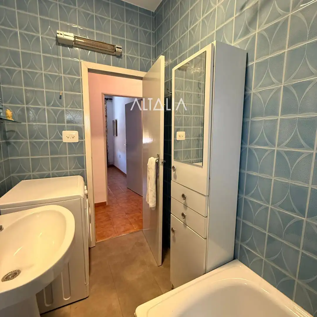 Bathroom of Flat for rent in Cuenca  with Heating and Storage room