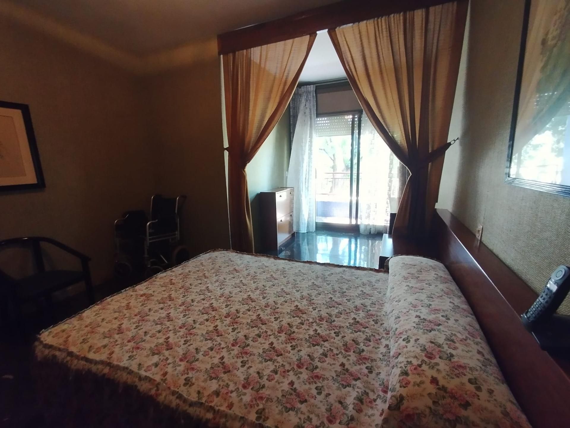 Bedroom of Flat for sale in Santa Coloma de Gramenet  with Balcony