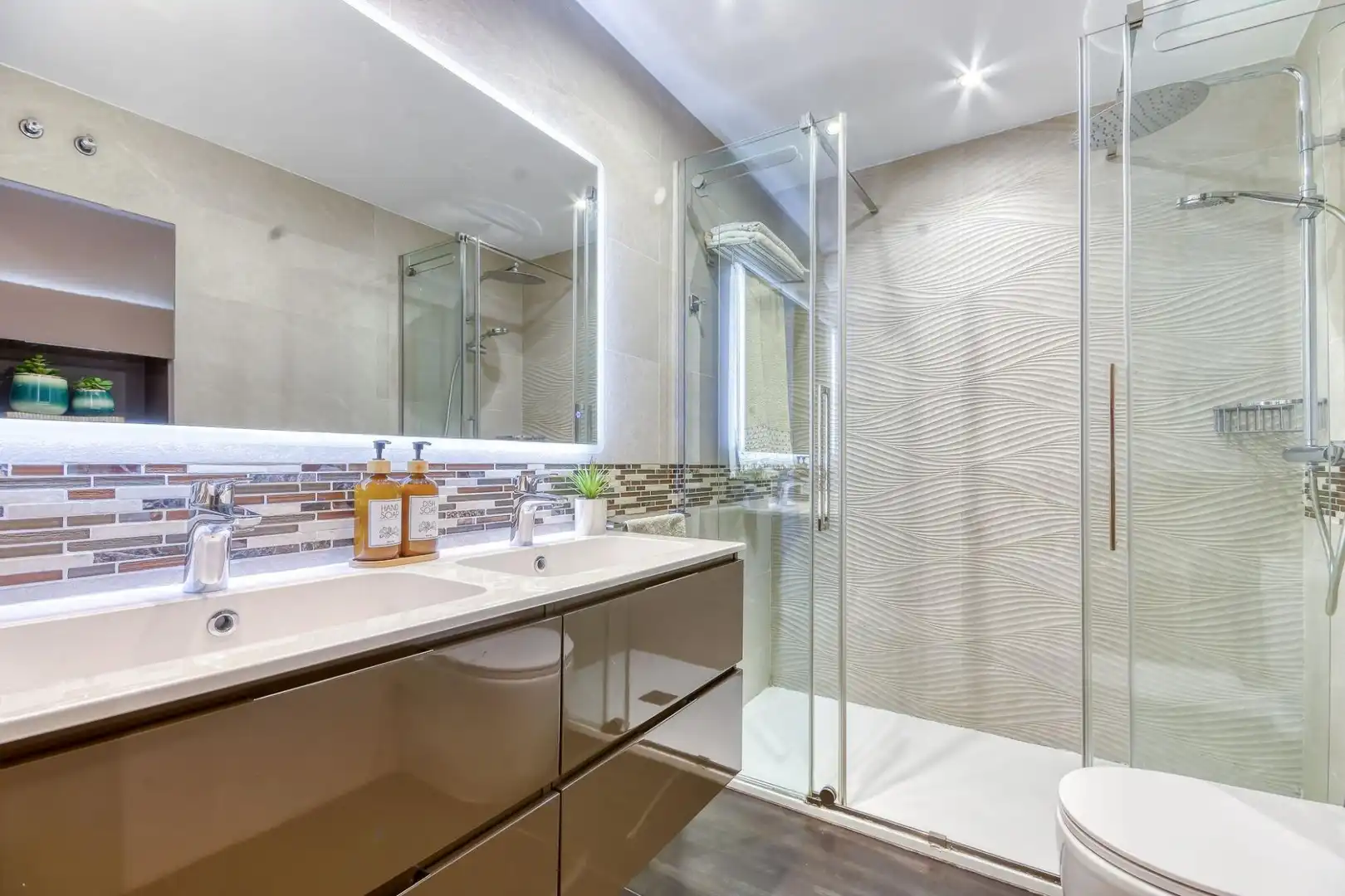 Bathroom of Flat for sale in Figueres  with Terrace, Oven and Microwave