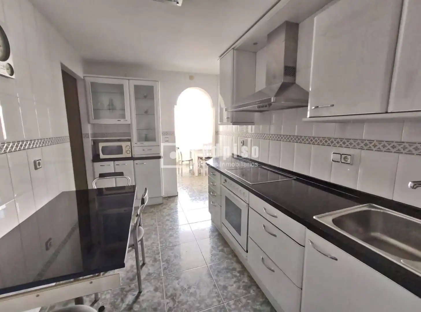 Cuina de Pis de lloguer en Málaga amb Aire condicionat, Terrassa i Moblat