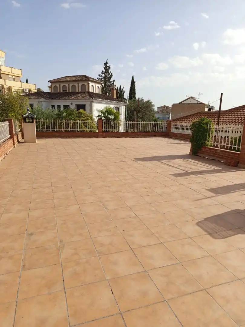 Terrassa de Casa o xalet en venda en La Zubia amb Jardí privat i Piscina