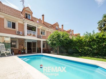 Chalet con piscina en venta en Avenida de Colón