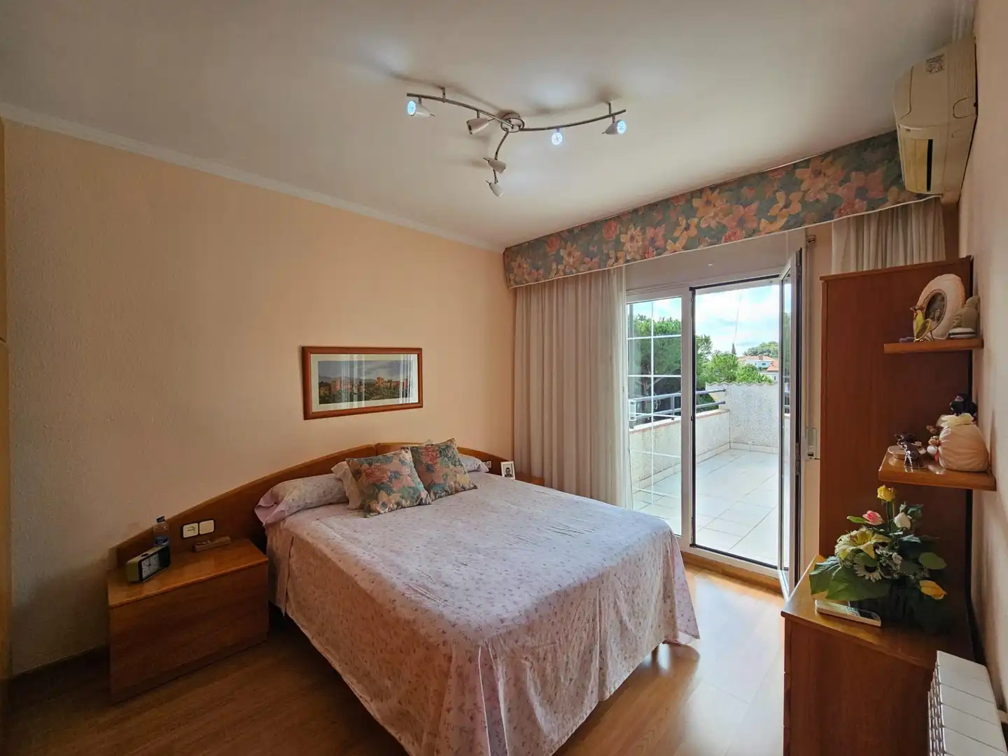 Habitación de Casa o chalet en venta en Canovelles