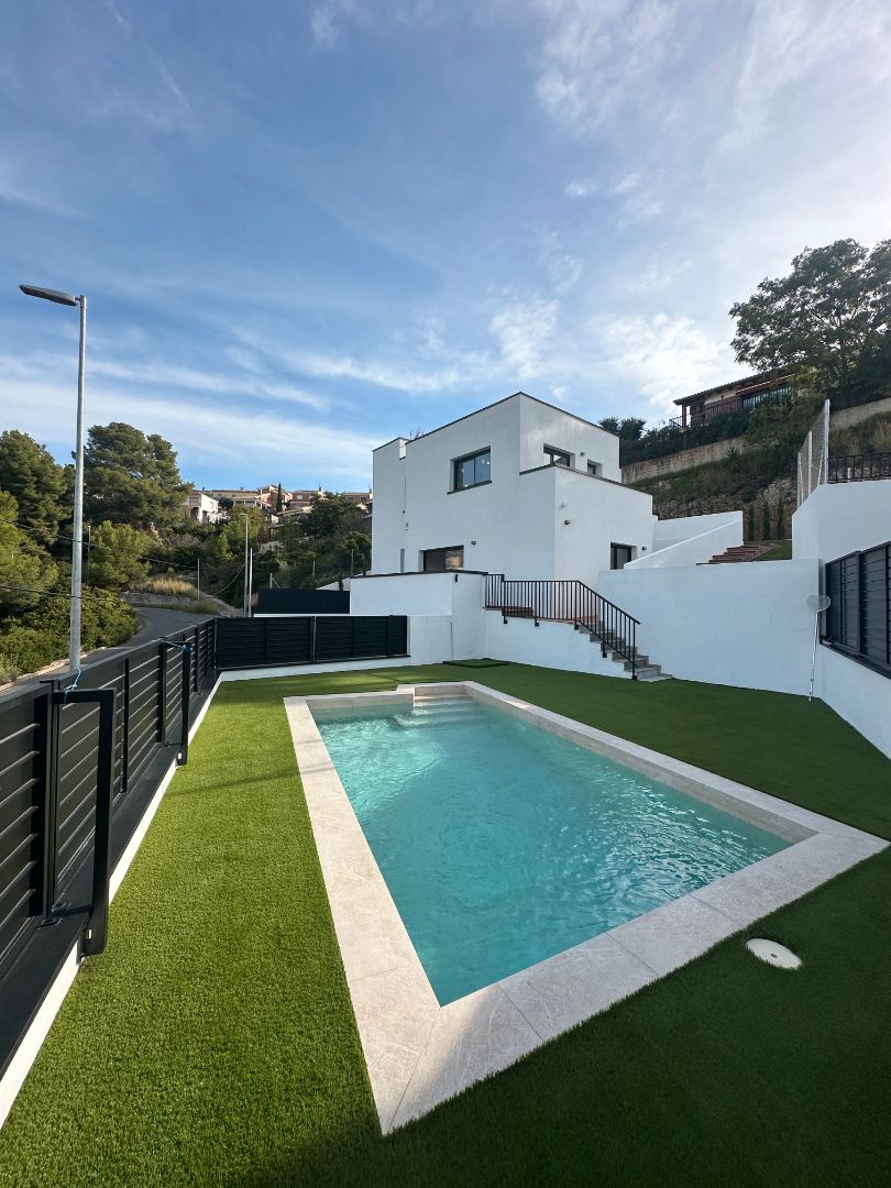 Swimming pool of House or chalet for sale in Calafell  with Air Conditioner, Heating and Private garden