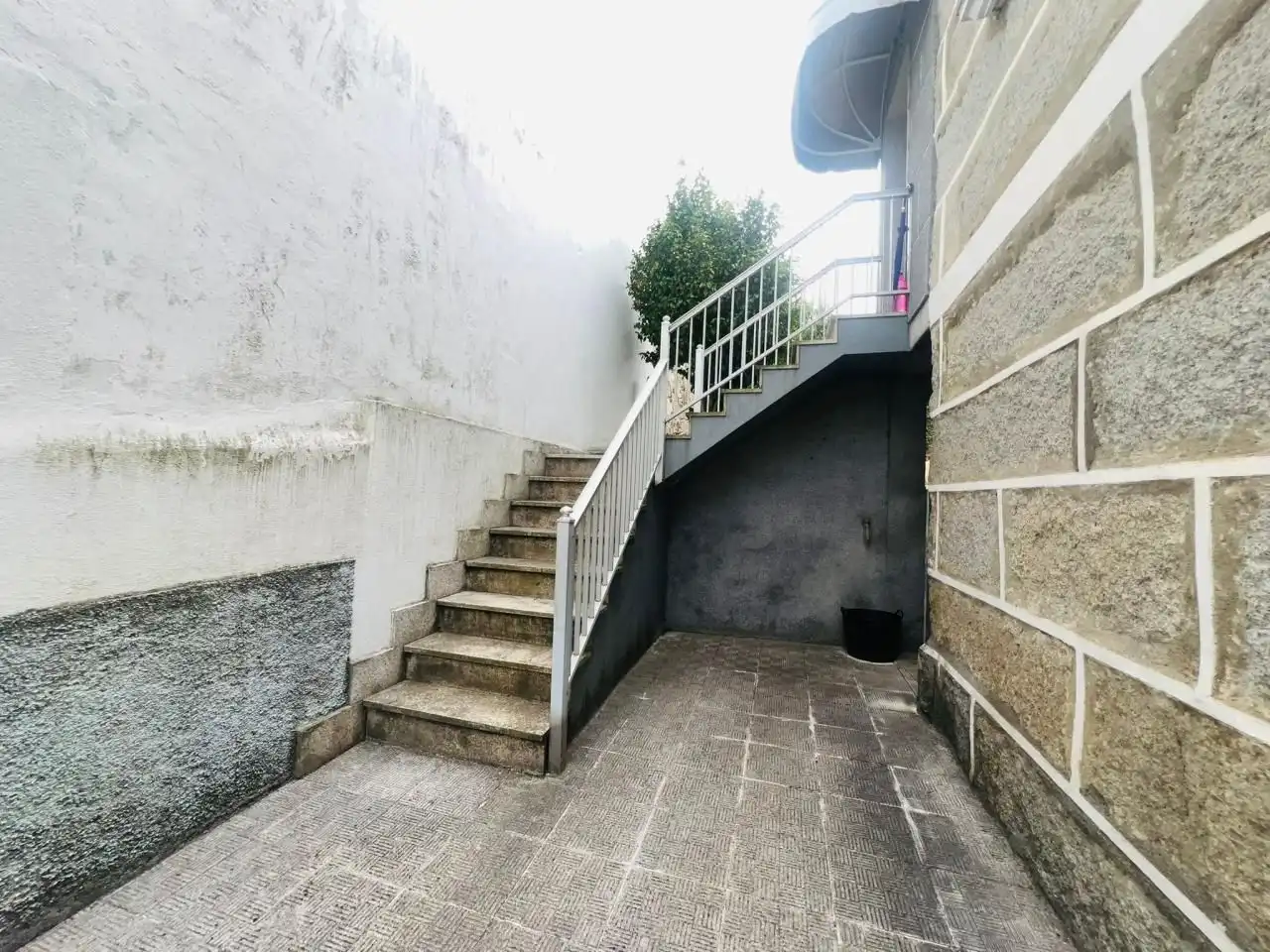 Exterior view of Houses for sale in Ourense Capital   with Heating, Terrace and Furnished