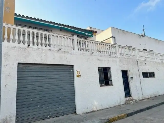 Vista exterior de Edifici en venda en Algeciras