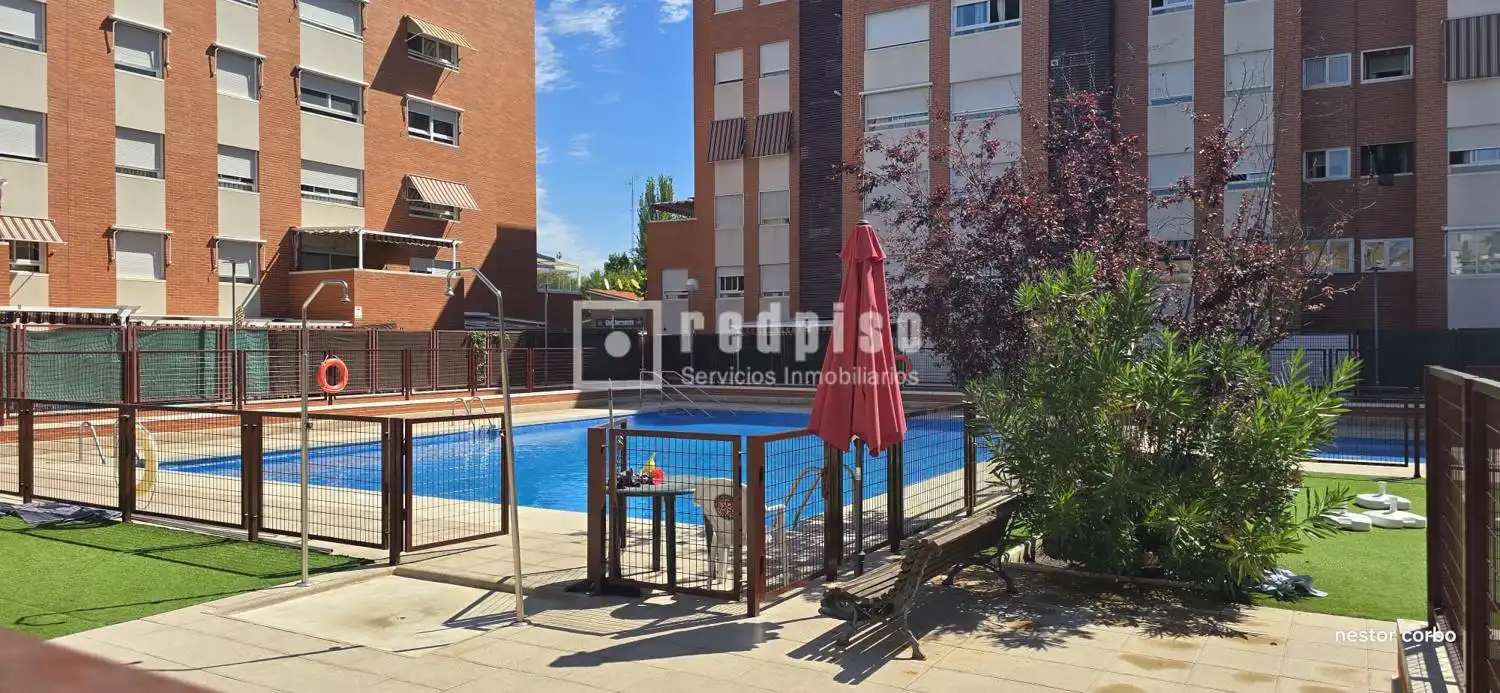 Swimming pool of Flat for sale in Torrejón de Ardoz  with Heating, Terrace and Storage room