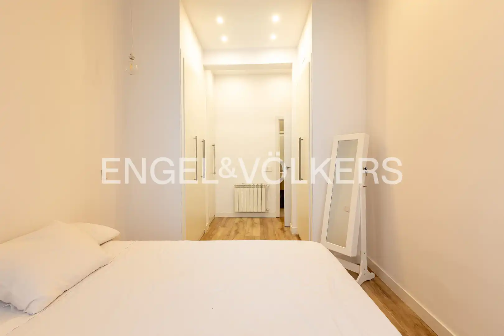 Bedroom of Flat for sale in Madrid  with Air Conditioner, Heating and Balcony