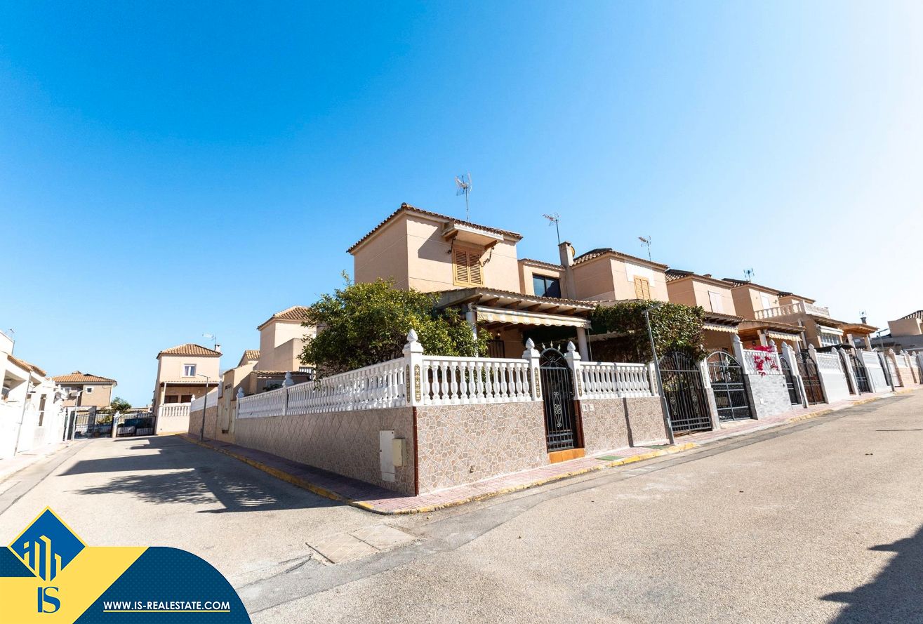 Exterior view of House or chalet for sale in Torrevieja  with Air Conditioner, Heating and Terrace