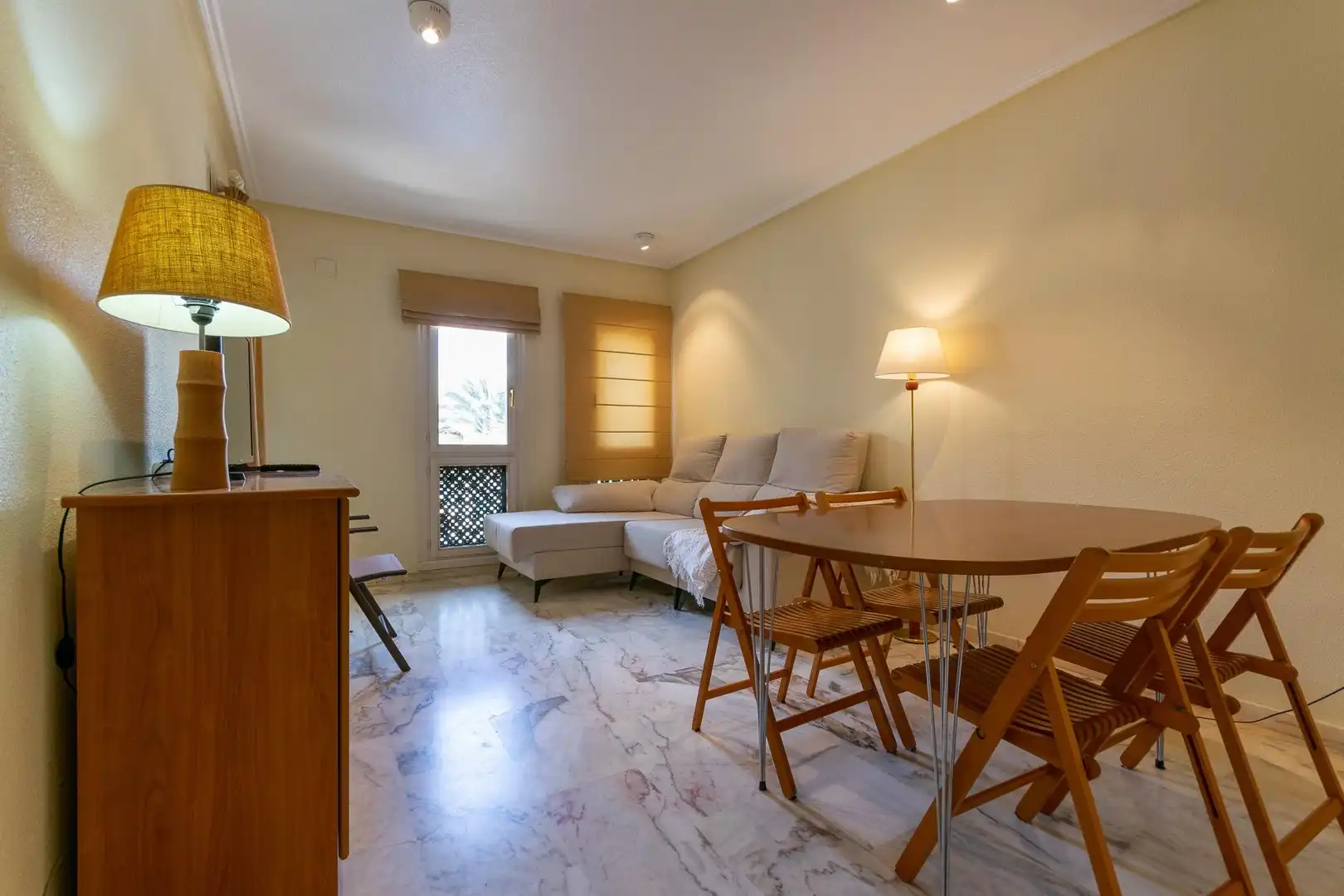 Habitación de Piso de alquiler en Santa Pola con Terraza y Piscina comunitaria