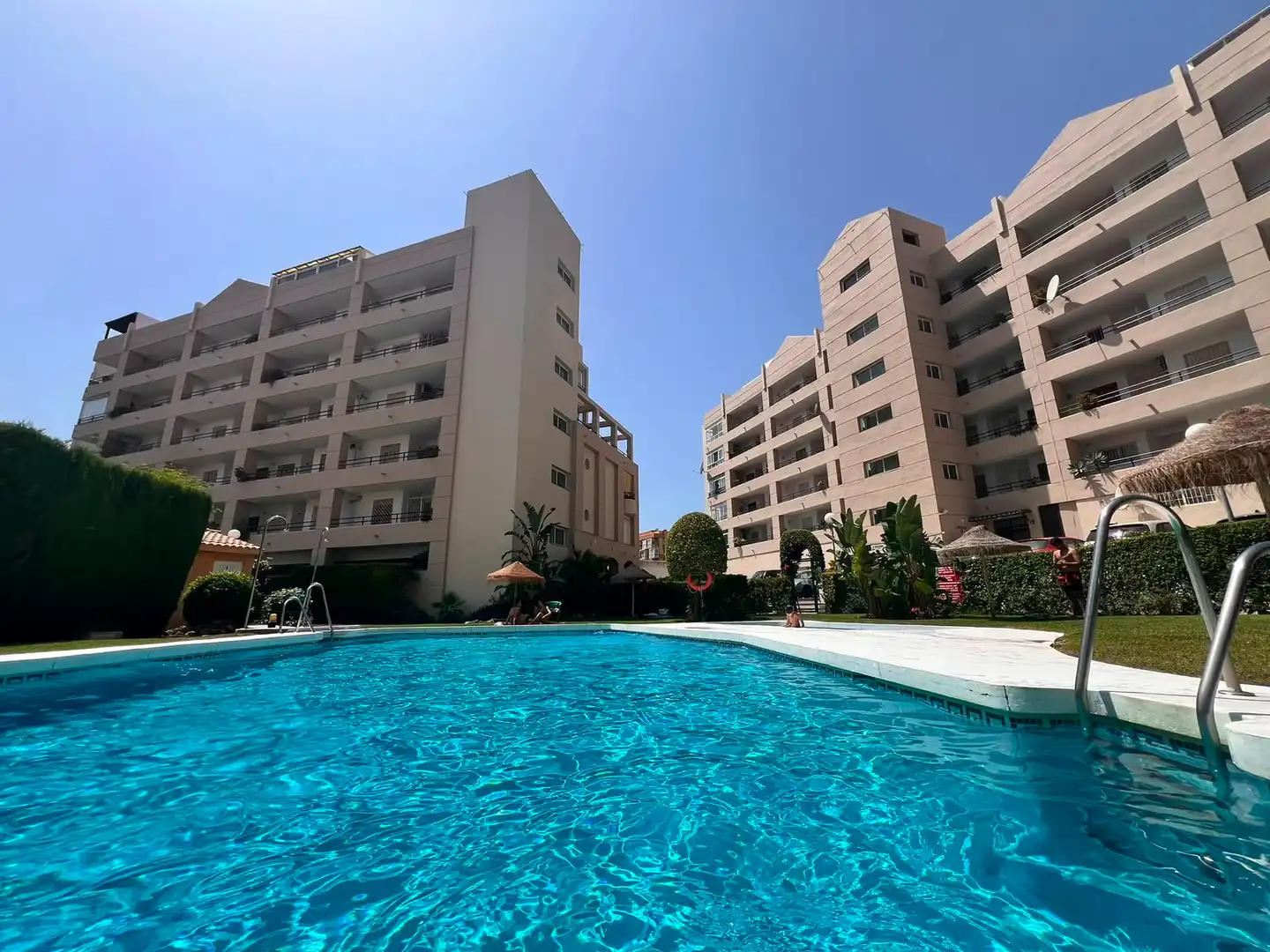 Piscina de Pis de lloguer en Benalmádena amb Aire condicionat, Terrassa i Moblat