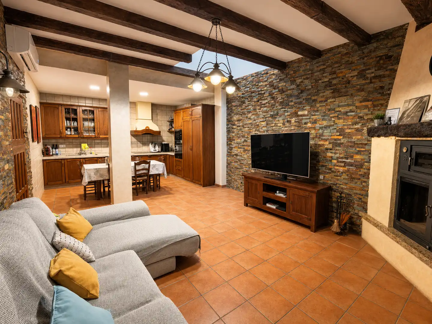 Casa a schiera con terrazza in vendita a Calle Dalias 34