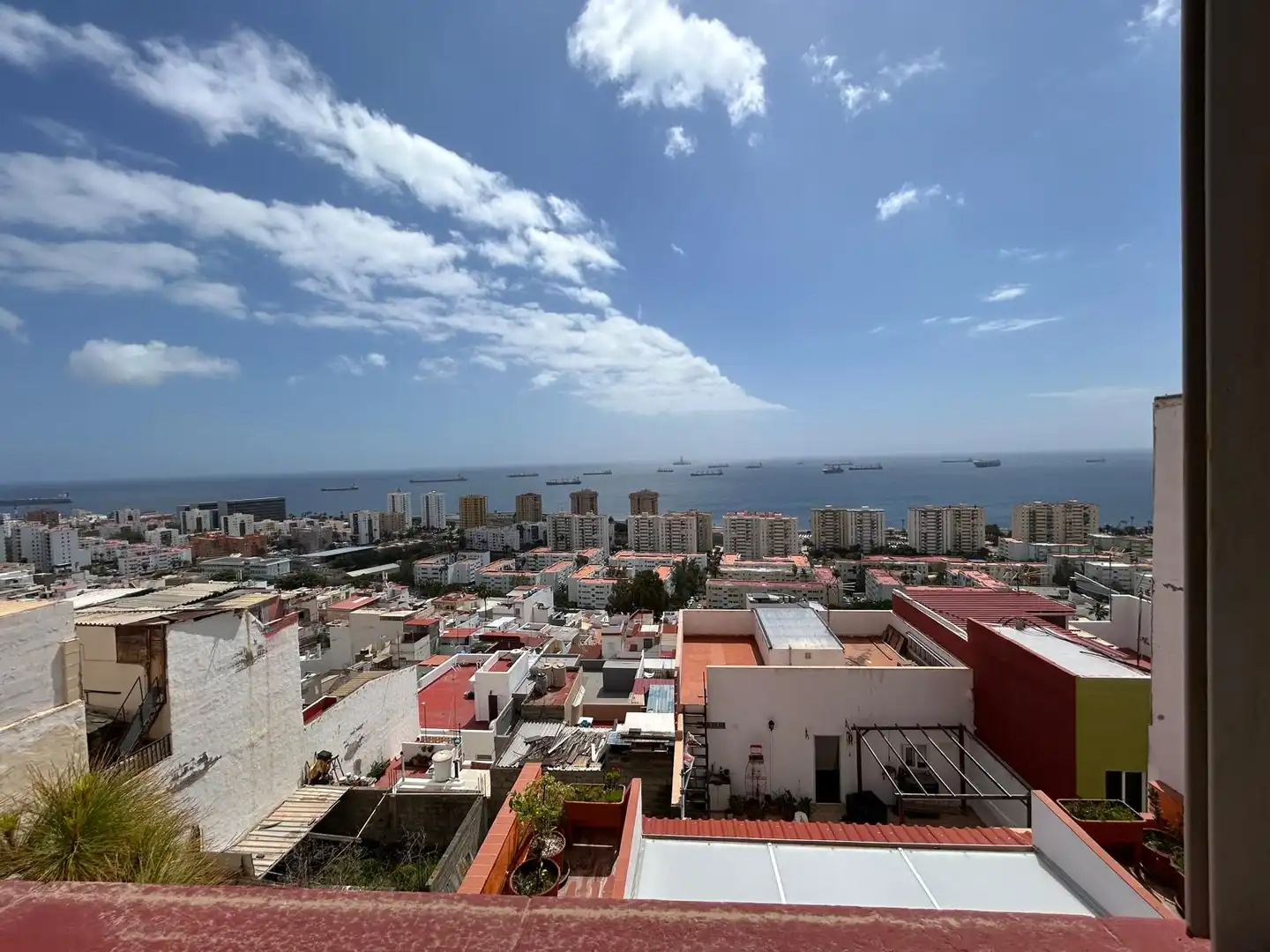 Vista exterior de Casa o xalet en venda en Las Palmas de Gran Canaria amb Terrassa i Moblat