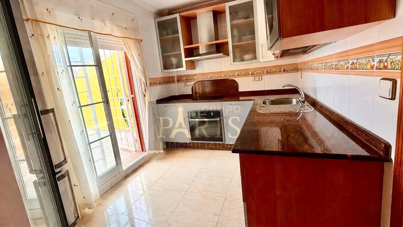 Cuina de Casa o xalet en venda en Cartagena amb Aire condicionat i Piscina comunitària