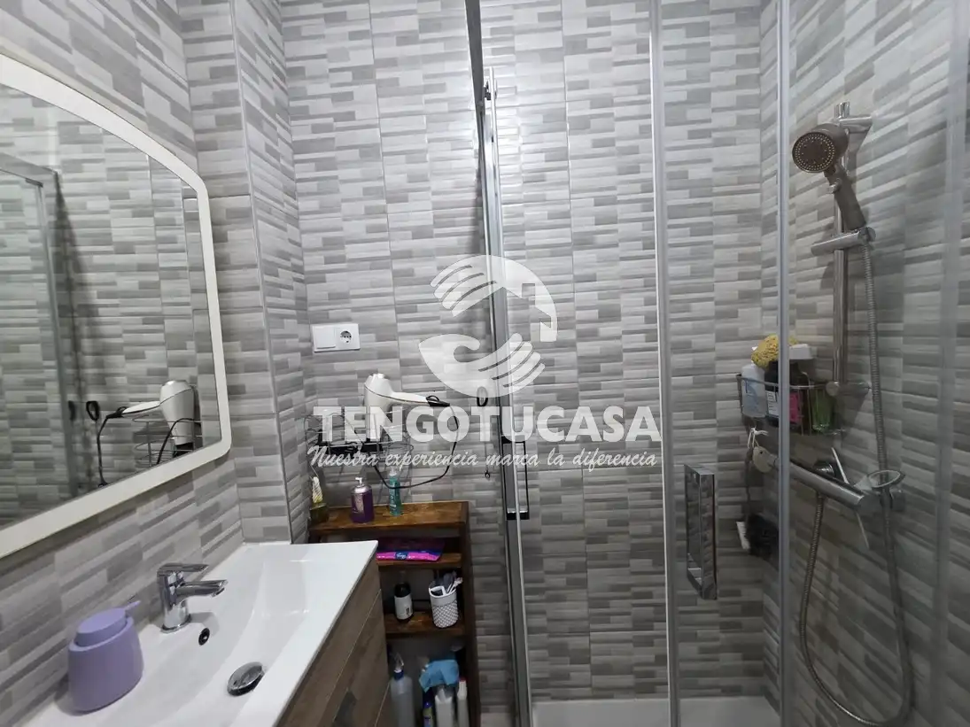 Bathroom of Flat for sale in Madrid  with Air Conditioner, Terrace and Furnished