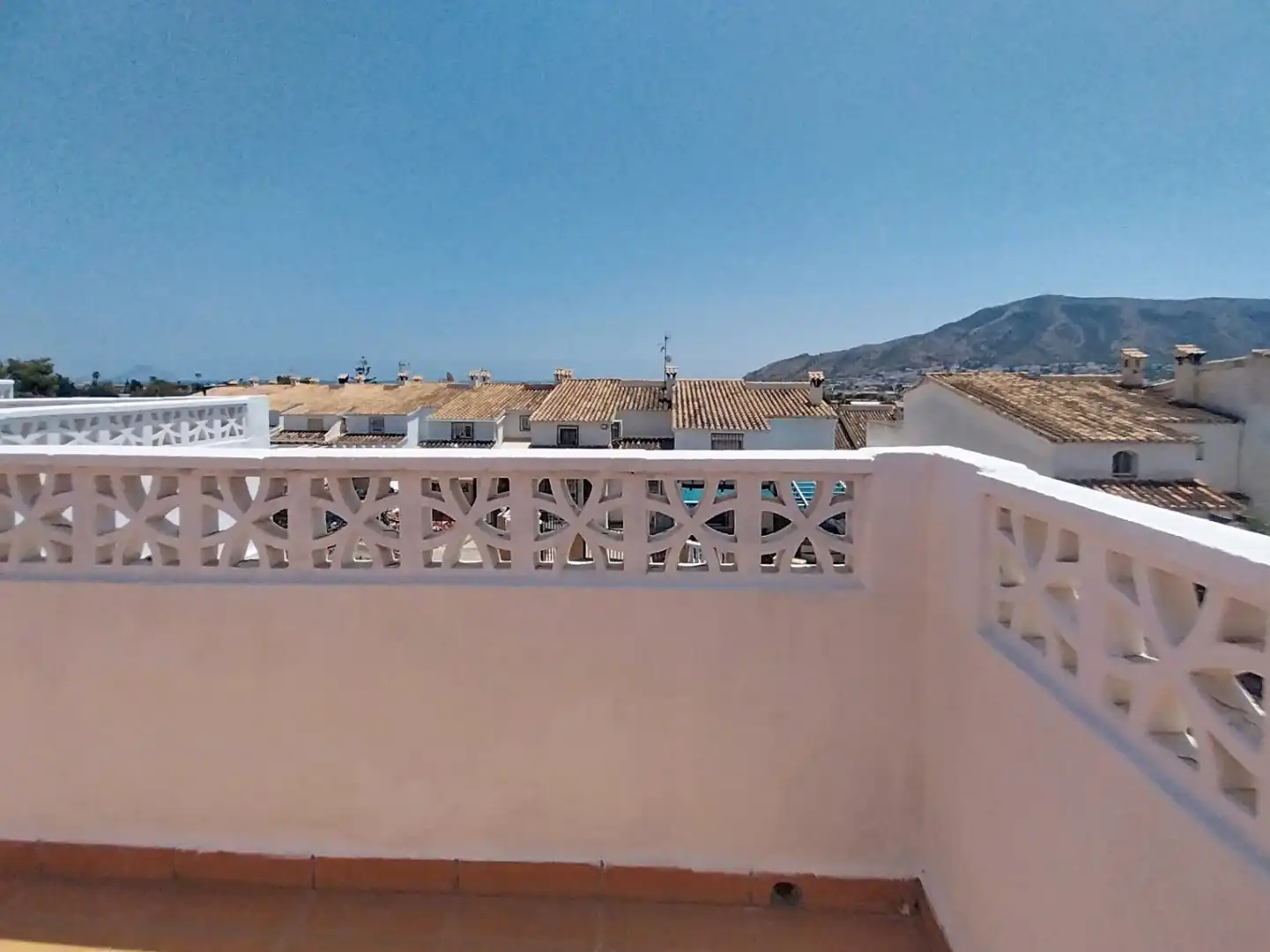 Vista exterior de Casa o xalet en venda en L'Alfàs del Pi amb Aire condicionat, Jardí privat i Terrassa