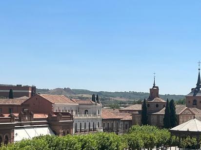 Vista exterior de Pis en venda en Alcalá de Henares amb Aire condicionat, Calefacció i Parquet