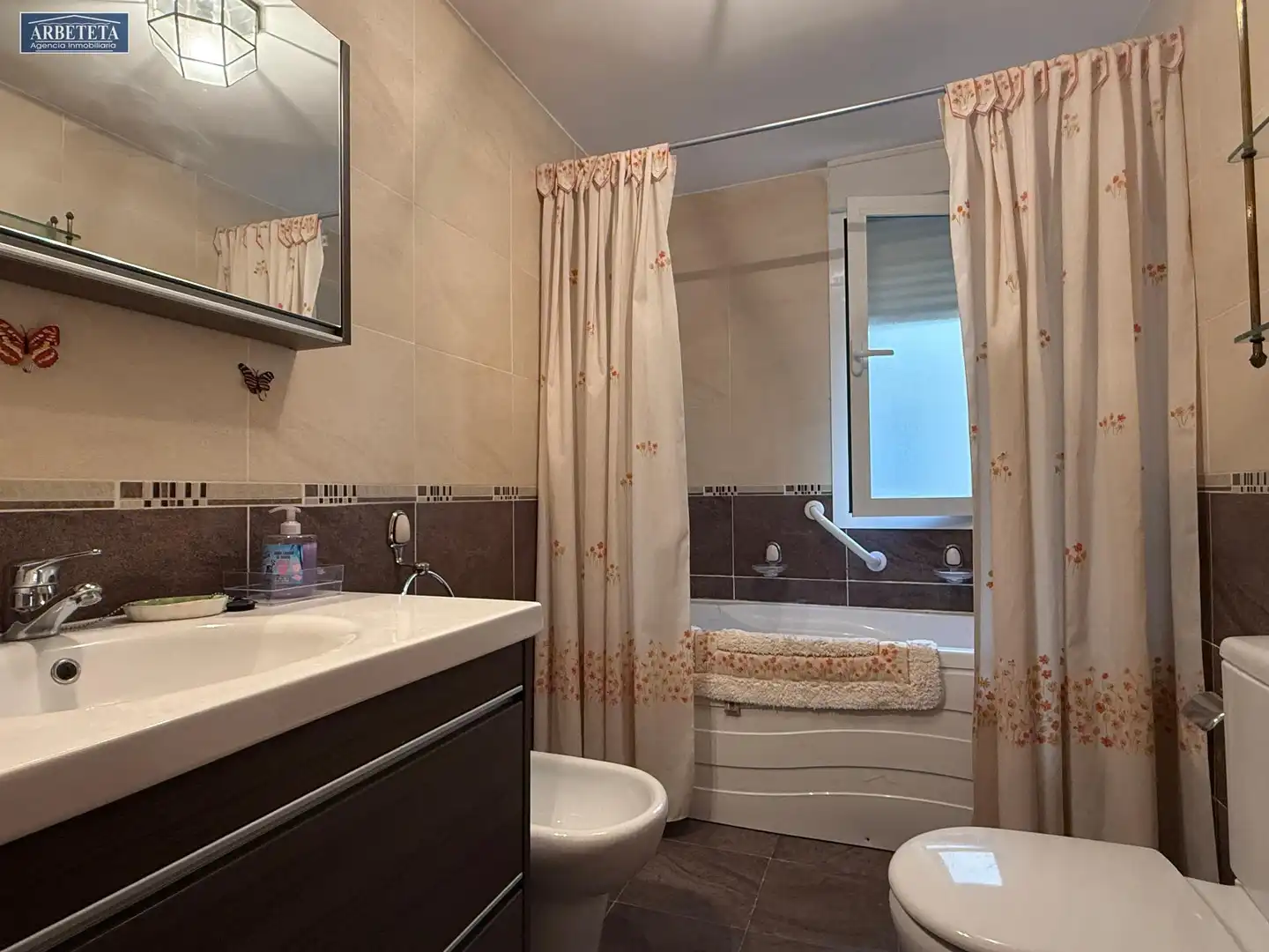 Badezimmer von Wohnung zum Verkauf in Sigüenza mit Heizung, Parkett und Gemeinschaftspool