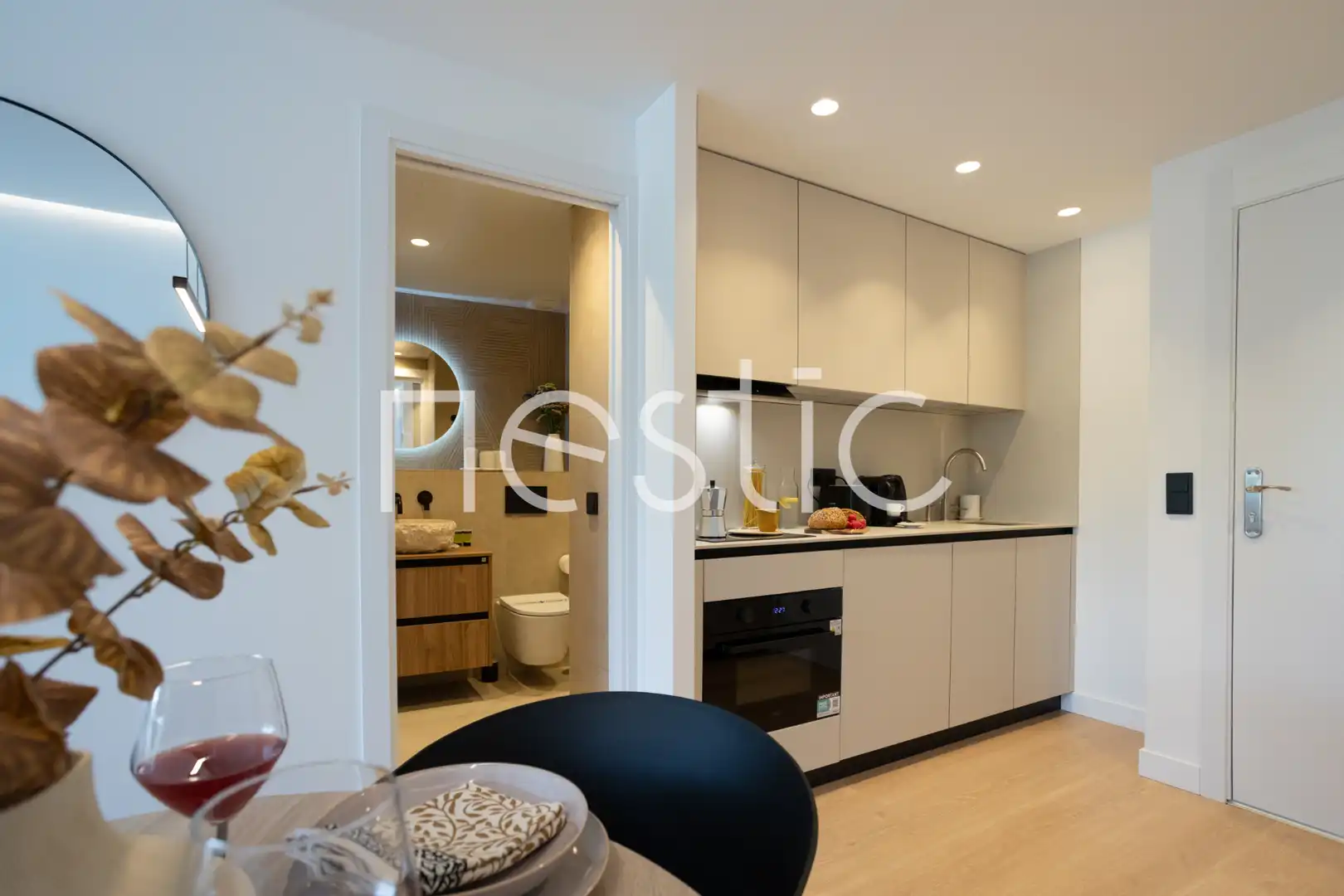 Cuina de Apartament de lloguer en Madrid amb Aire condicionat, Calefacció i Moblat