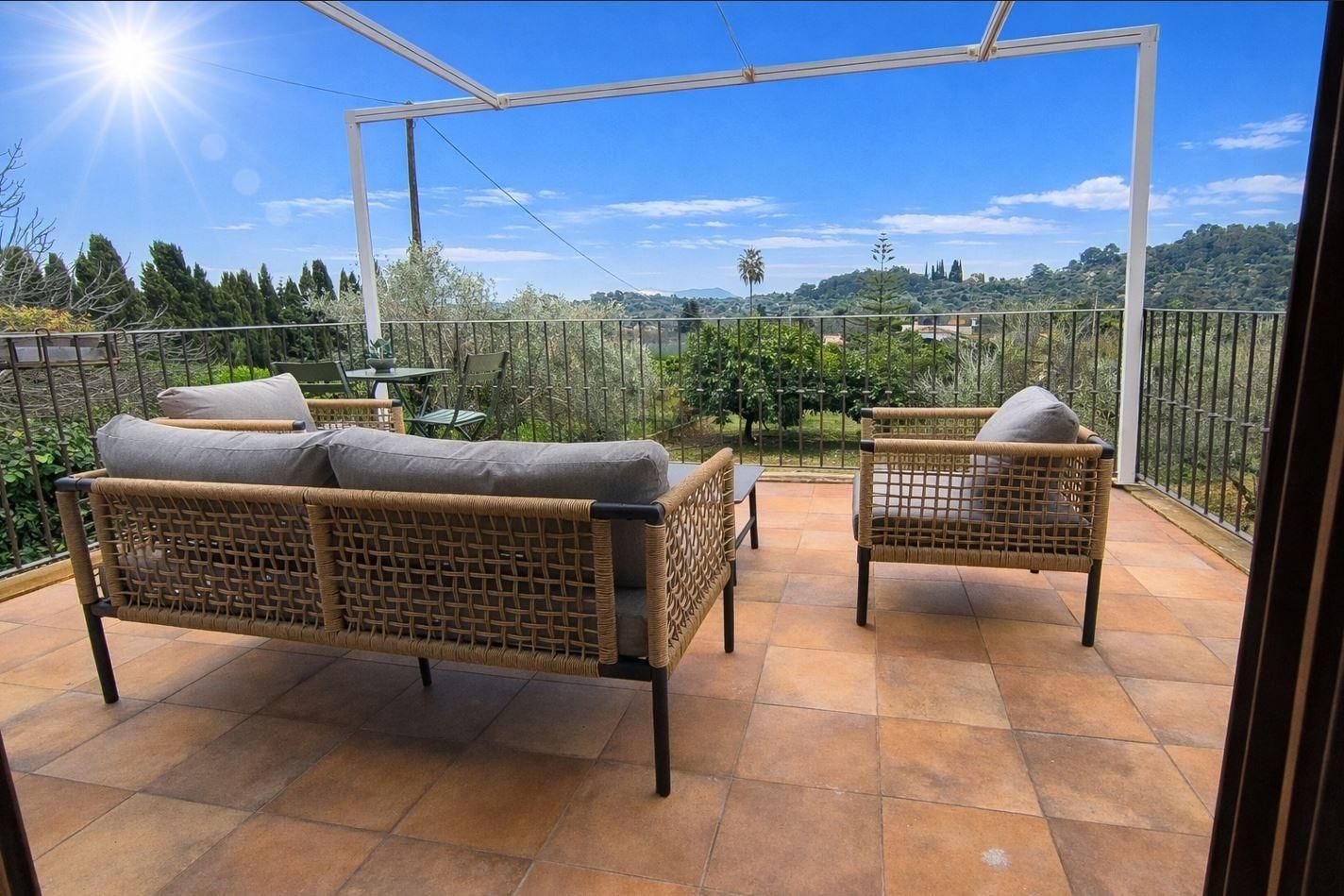 Terraza de Finca rústica de alquiler en Selva con Aire acondicionado, Jardín privado y Terraza