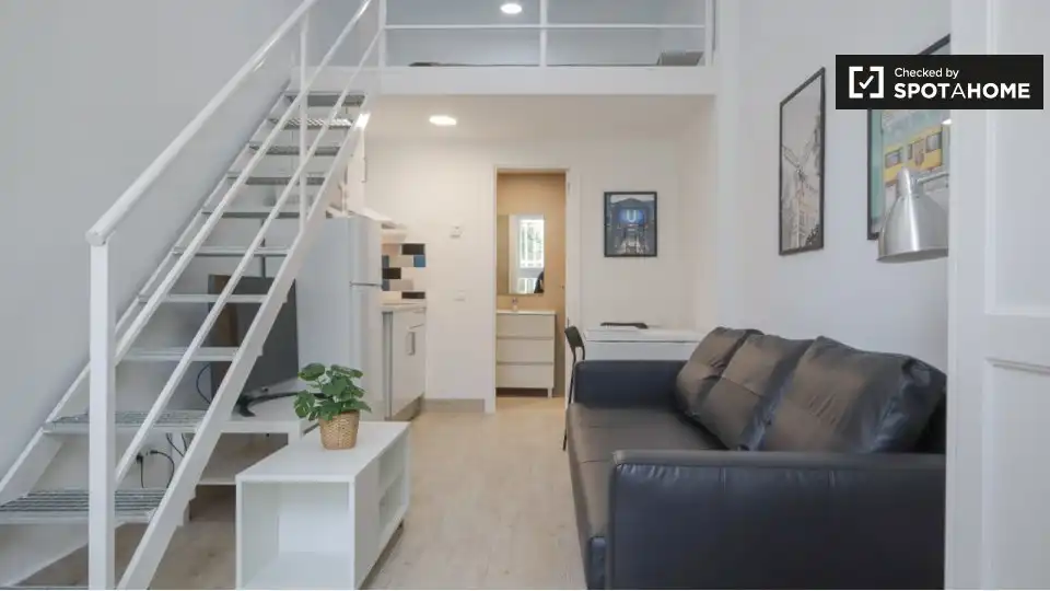 Sala de estar de Piso de alquiler en Madrid con Aire acondicionado, Calefacción y Amueblado