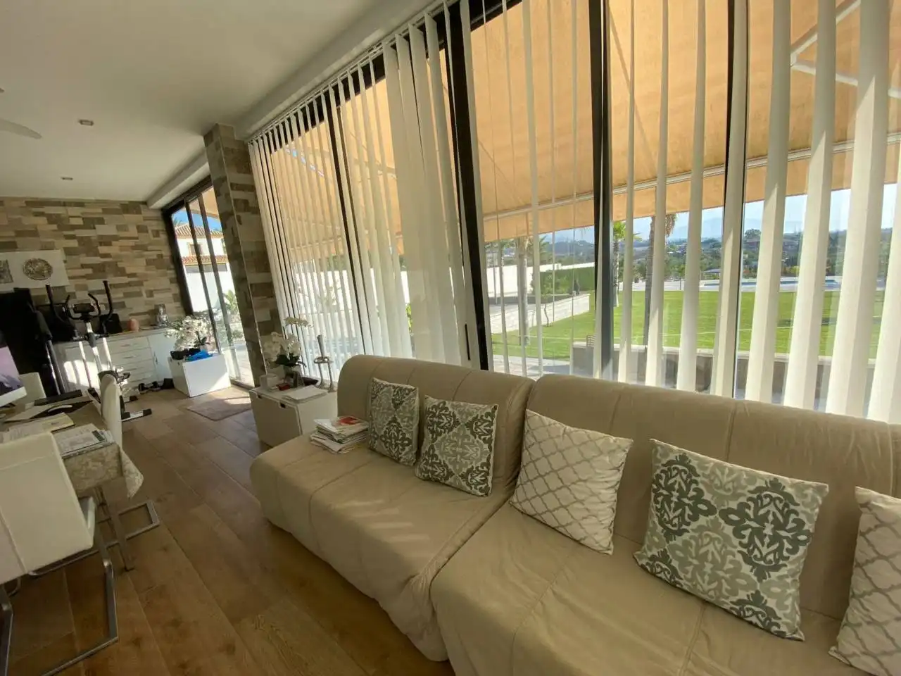 Sala de estar de Casa o chalet en venta en Estepona con Calefacción, Jardín privado y Terraza
