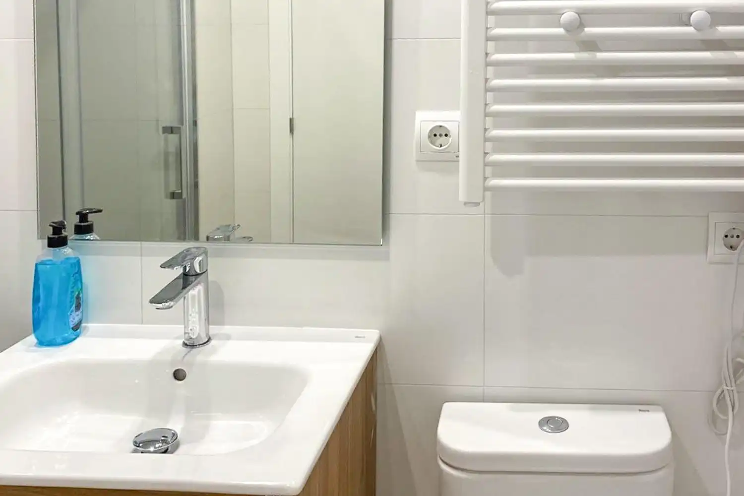 Bathroom of Flat for rent in Madrid  with Terrace and Storage room