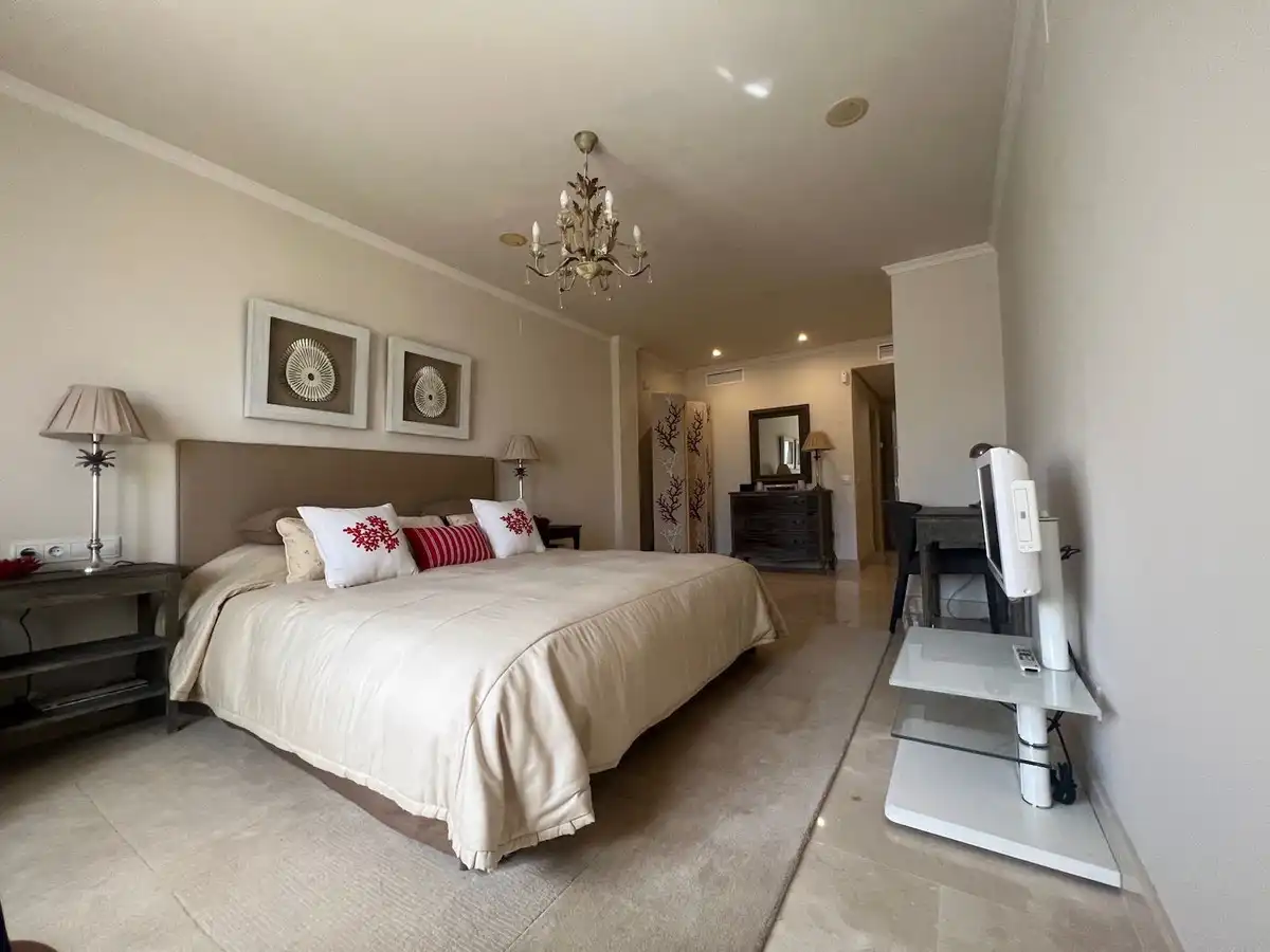 Habitación de Ático en venta en Marbella con Terraza, Trastero y Amueblado