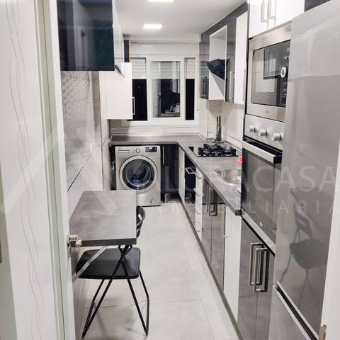 Piso en Alquiler en Calle Héroe de Sostoa en Parque Ayala - Jardín de la Abadía - Huelín