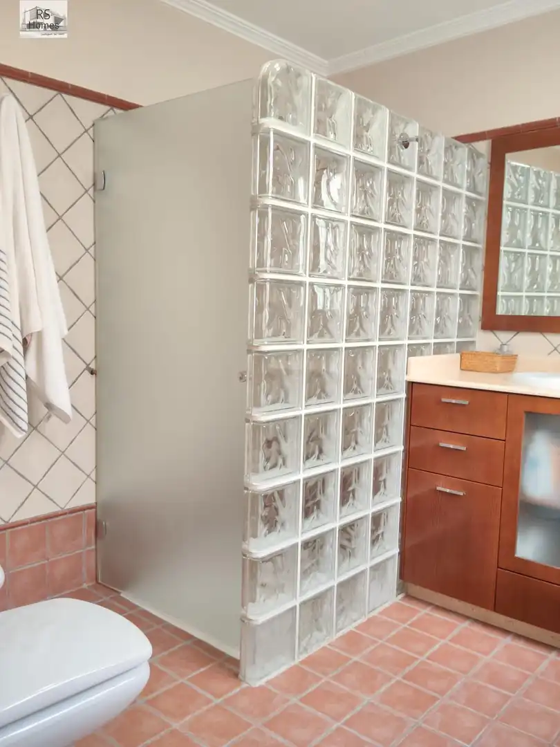 Baño de Ático en venta en La Pobla de Vallbona con Aire acondicionado, Terraza y Balcón