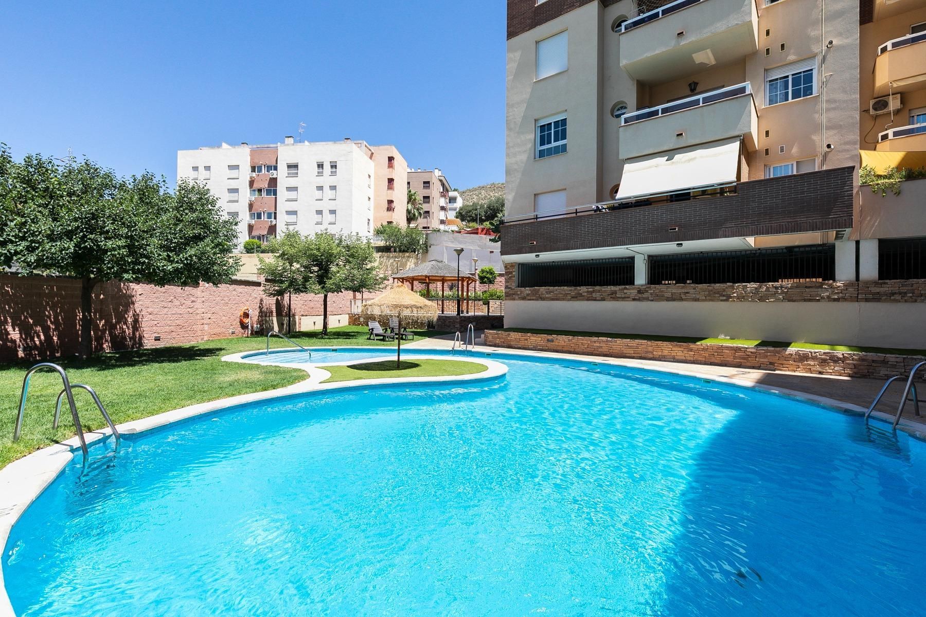 Piscina de Àtic en venda en  Granada Capital amb Calefacció, Terrassa i Traster