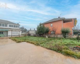 Casa adosada de lloguer en Santa Cruz del Retamar amb Jardí privat, Terrassa i Traster