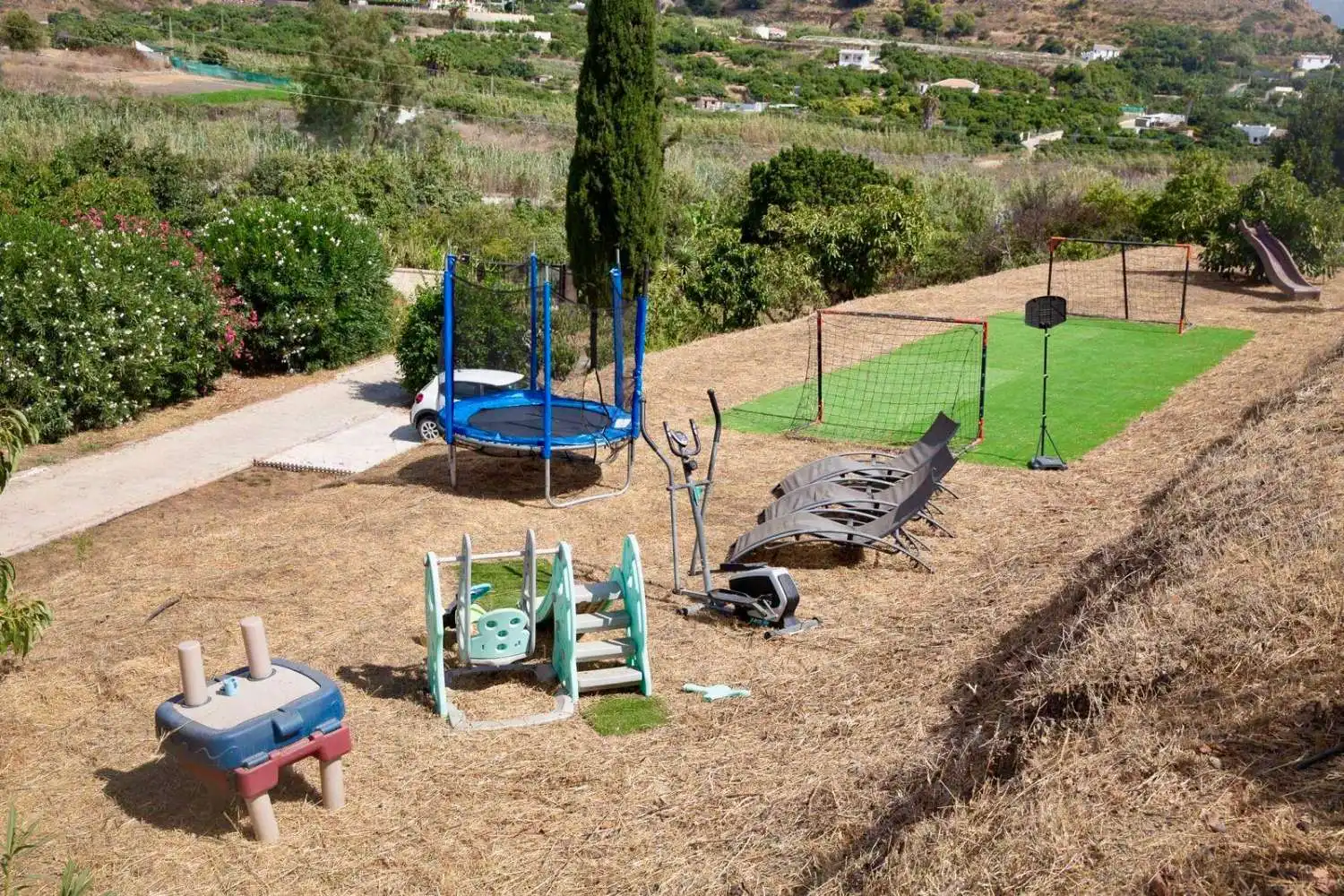 Jardí de Casa o xalet en venda en Nerja amb Aire condicionat i Piscina