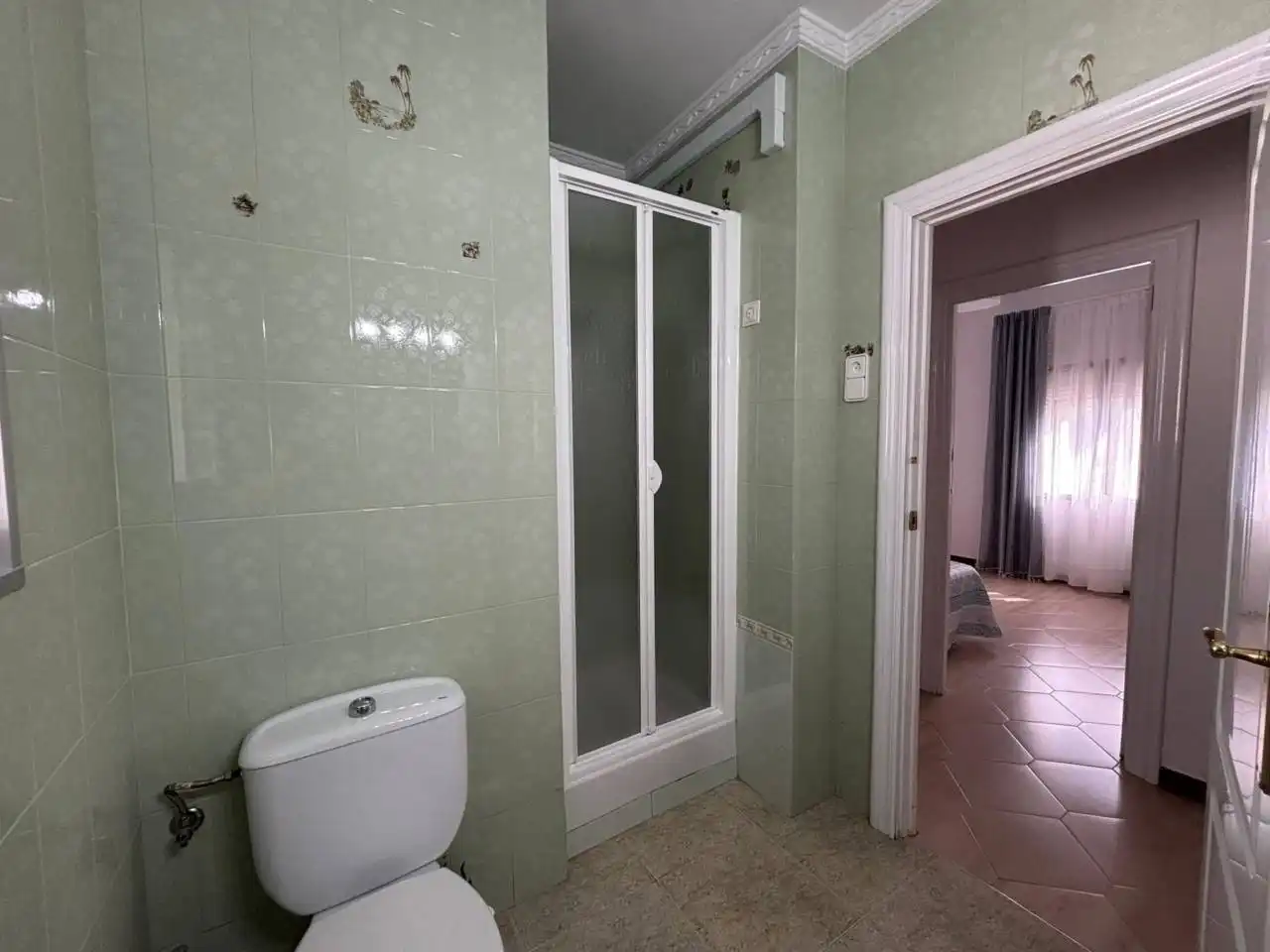 Baño de Piso de alquiler en Huelva con Aire acondicionado, Trastero y Balcón