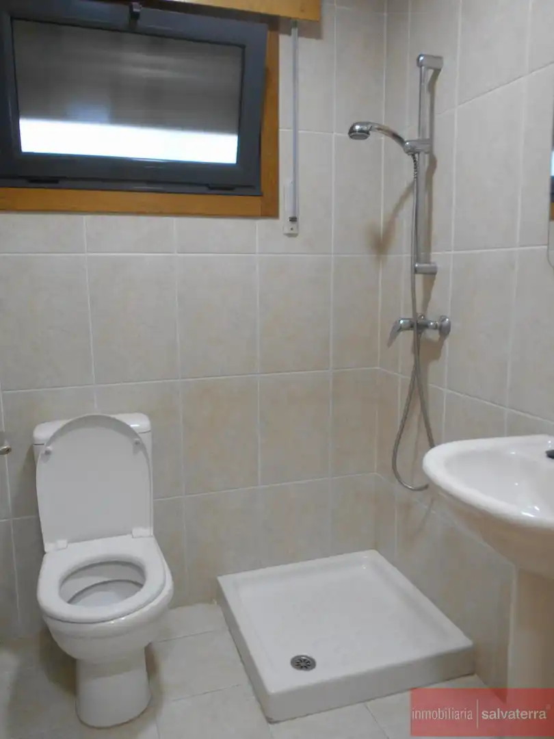 Baño de Ático en venta en Salvaterra de Miño con Calefacción, Terraza y Trastero