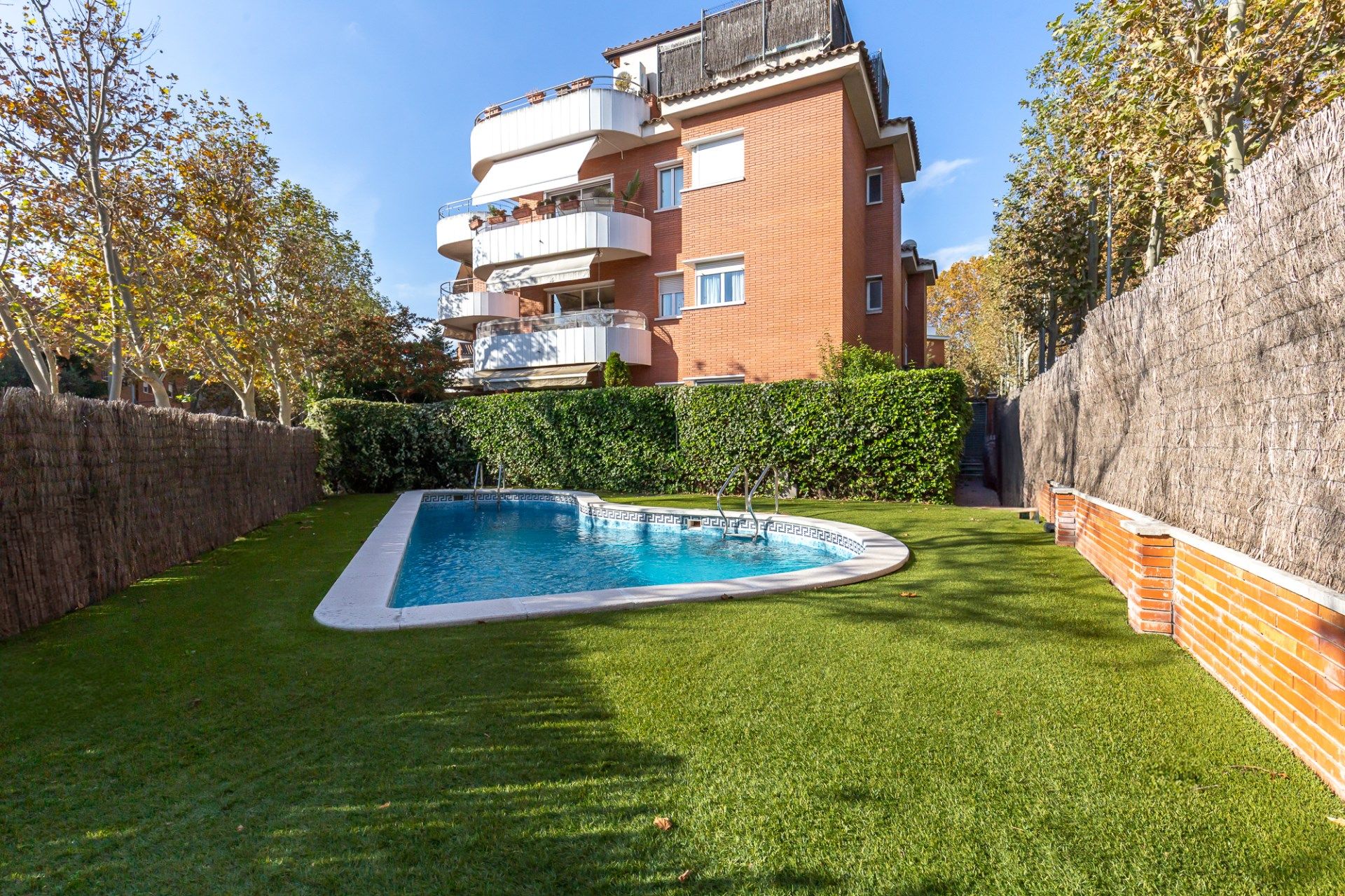 Swimming pool of Flat for sale in Sant Cugat del Vallès  with Air Conditioner, Heating and Terrace