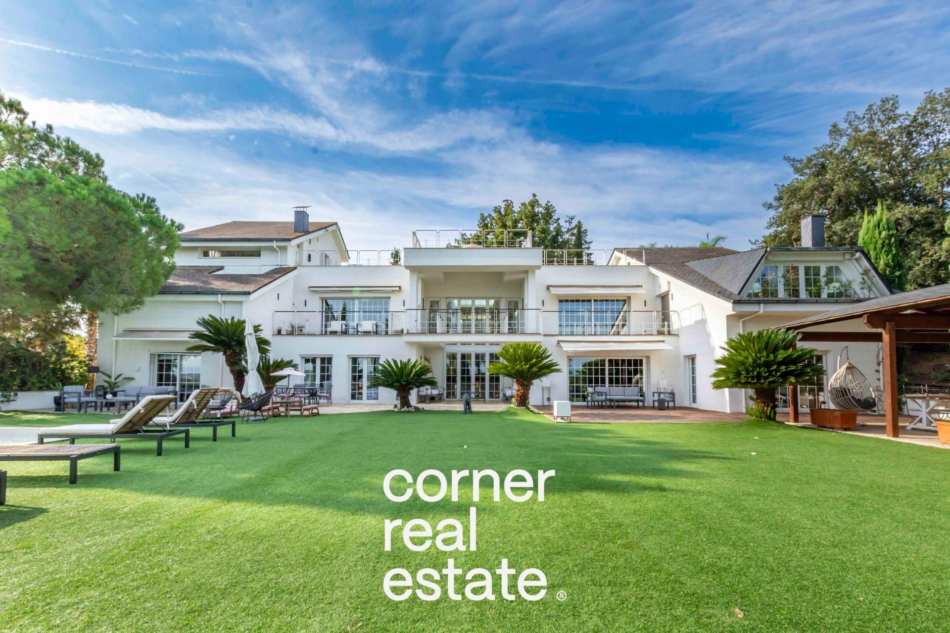 Vista exterior de Casa o xalet en venda en Sant Cugat del Vallès amb Aire condicionat, Jardí privat i Parquet