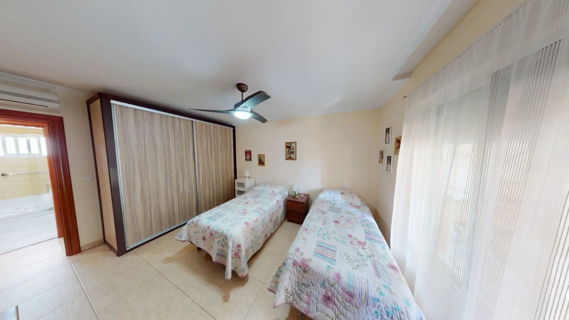 Habitación de Casa o chalet en venta en El Campello con Aire acondicionado, Calefacción y Jardín privado