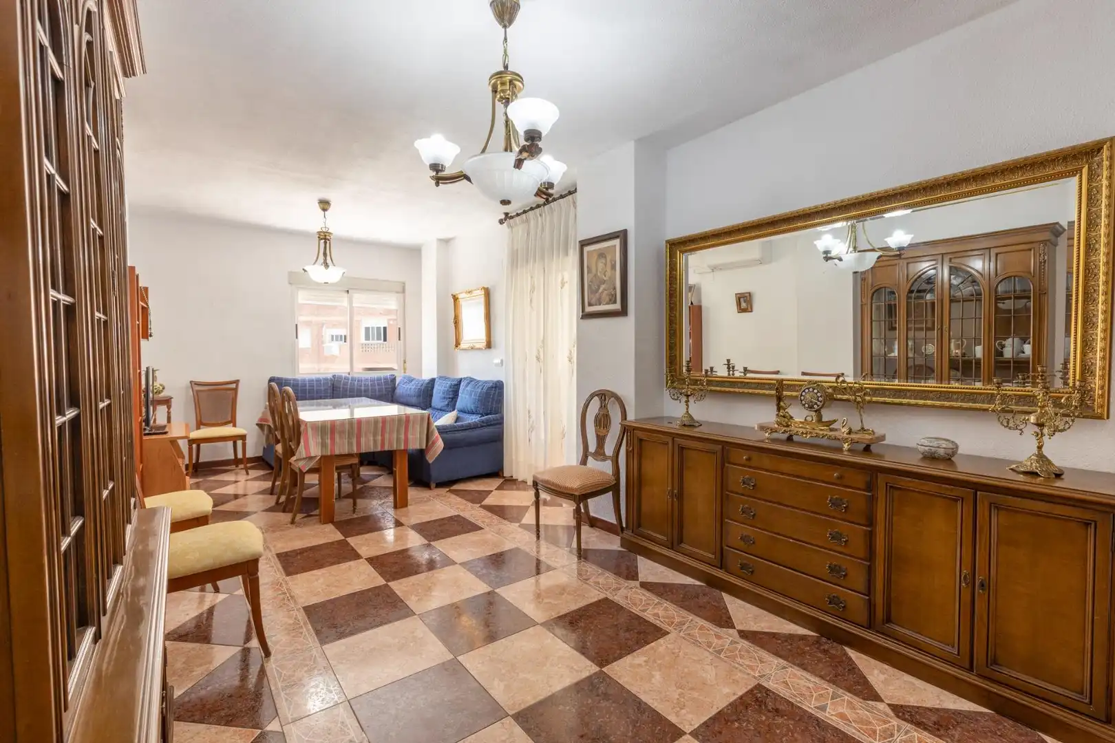Comedor de Piso en venta en Granada con Terraza, Amueblado y Balcón