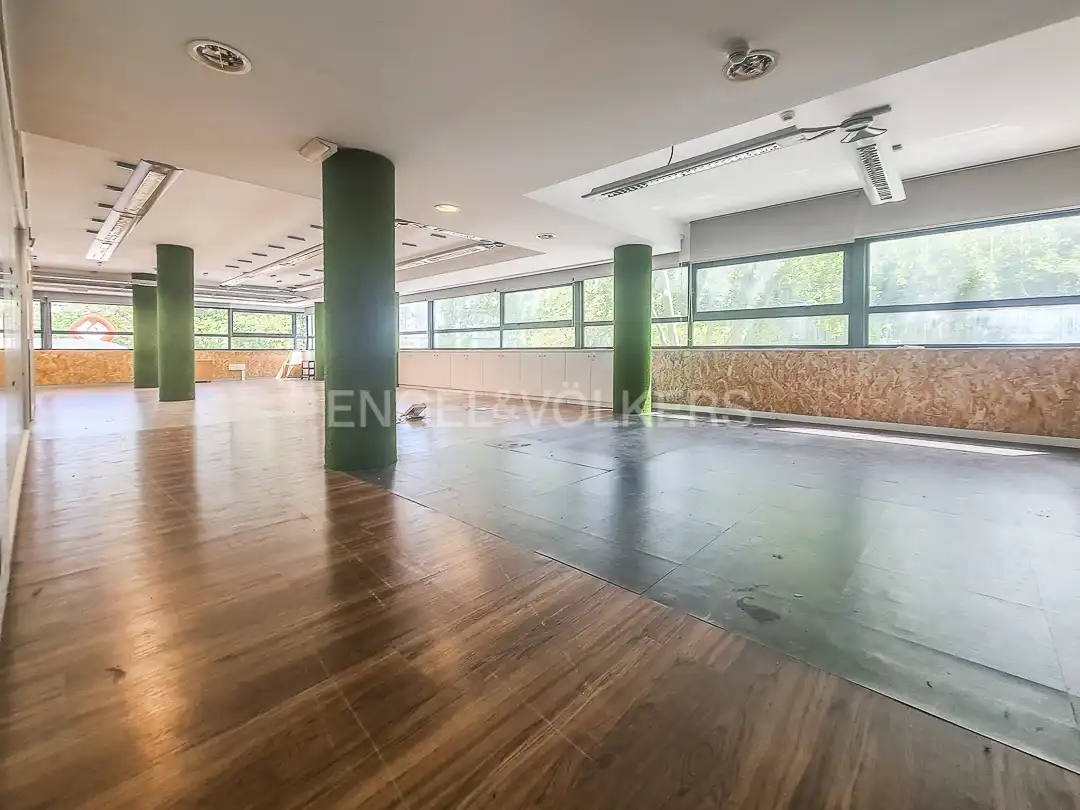 Büro zur Miete in Barcelona mit Klimaanlage, Heizung und Möbliert