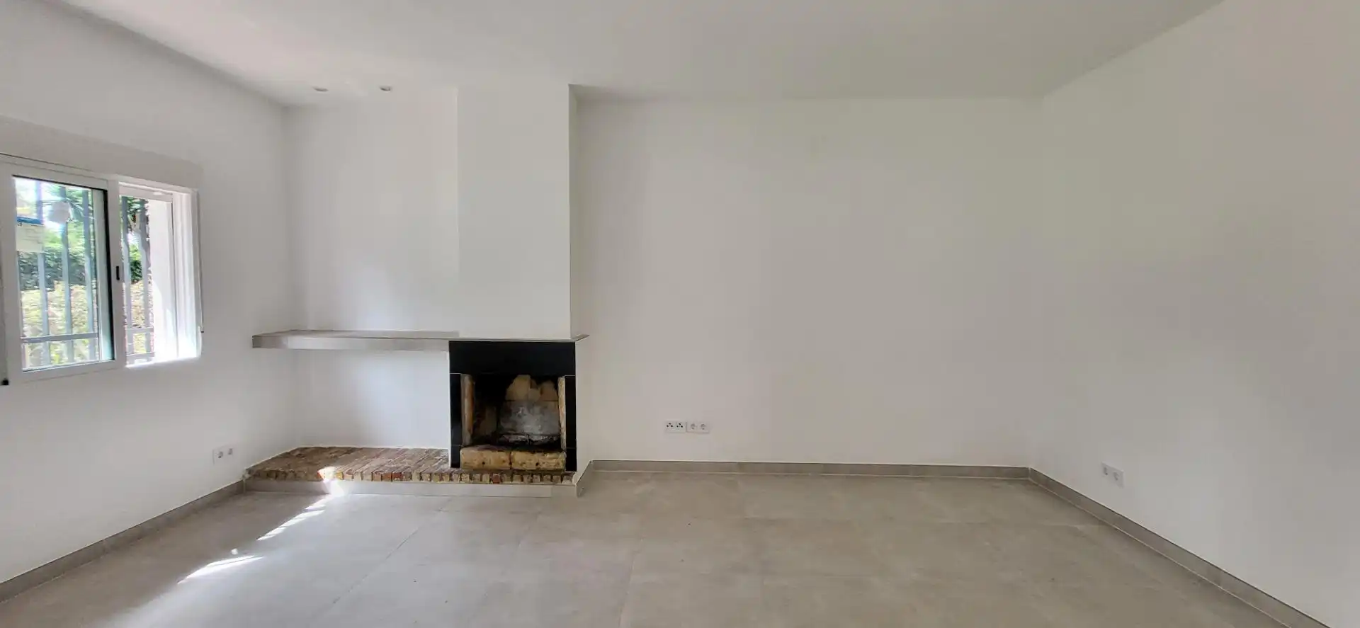 Sala de estar de Casa adosada en venta en Marbella con Piscina comunitaria