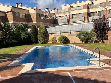 Casa a schiera con piscina in vendita a Doctor Ramon i Cajal